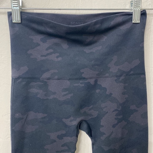 Spanx grey camo leggings size small - Picture 2 of 9